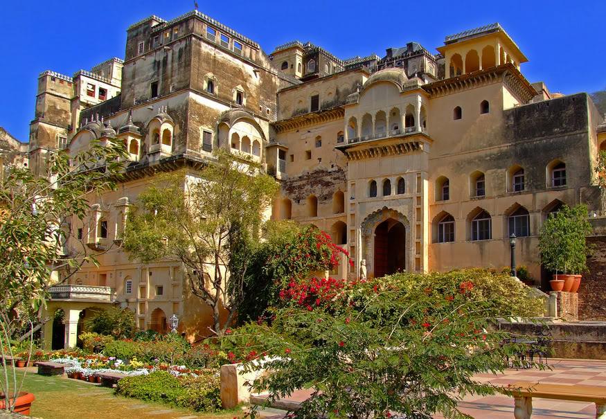 Hotel Neemrana Fort - Palace