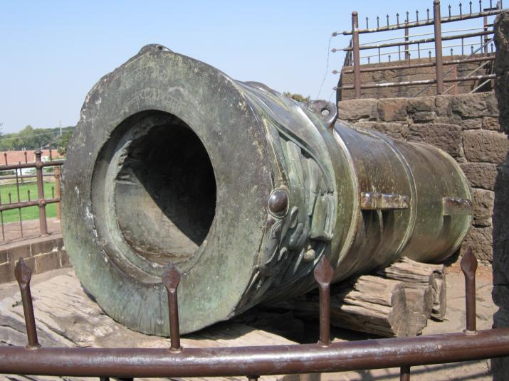 Malik-E-Maidan